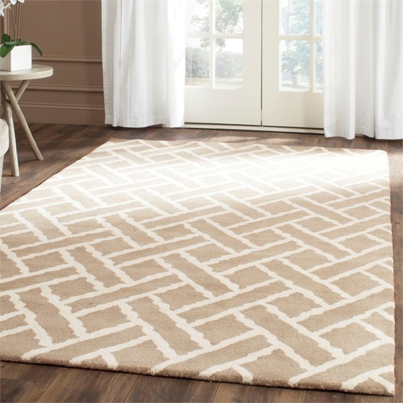 Safavieh Chatham 5' Round Hand Tufted Wool Rug in Beige and Ivory