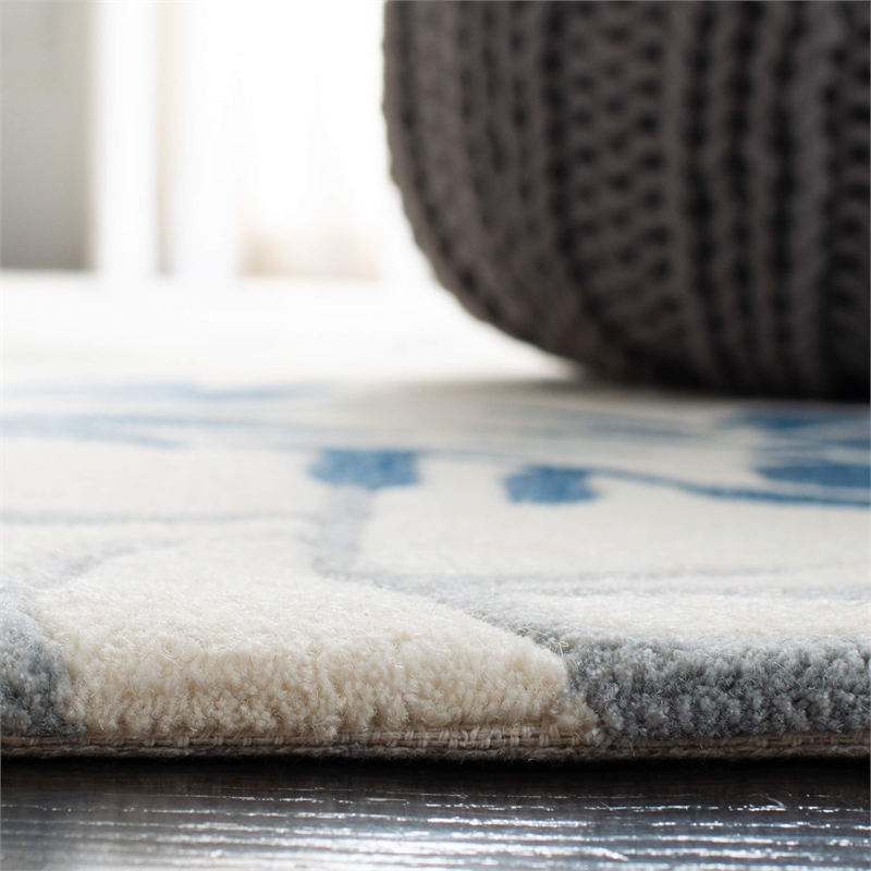 Safavieh Capri 5' X 8' Hand Tufted Wool Pile Rug in Ivory and Blue