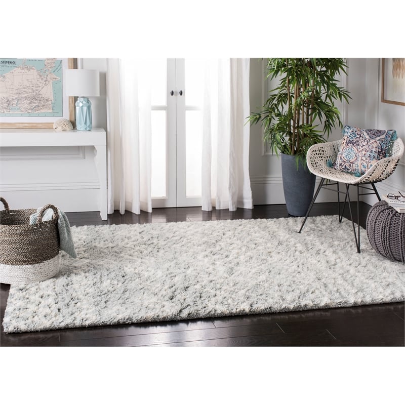 Safavieh Casablanca 4' X 6' Wool Hand Tufted Rug in Blue / Ivory