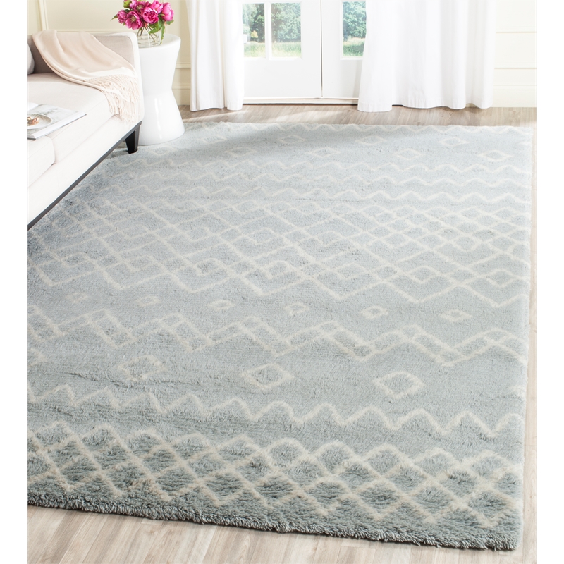 Safavieh Casablanca 8' X 10' Wool Hand Tufted Rug in Blue / Ivory