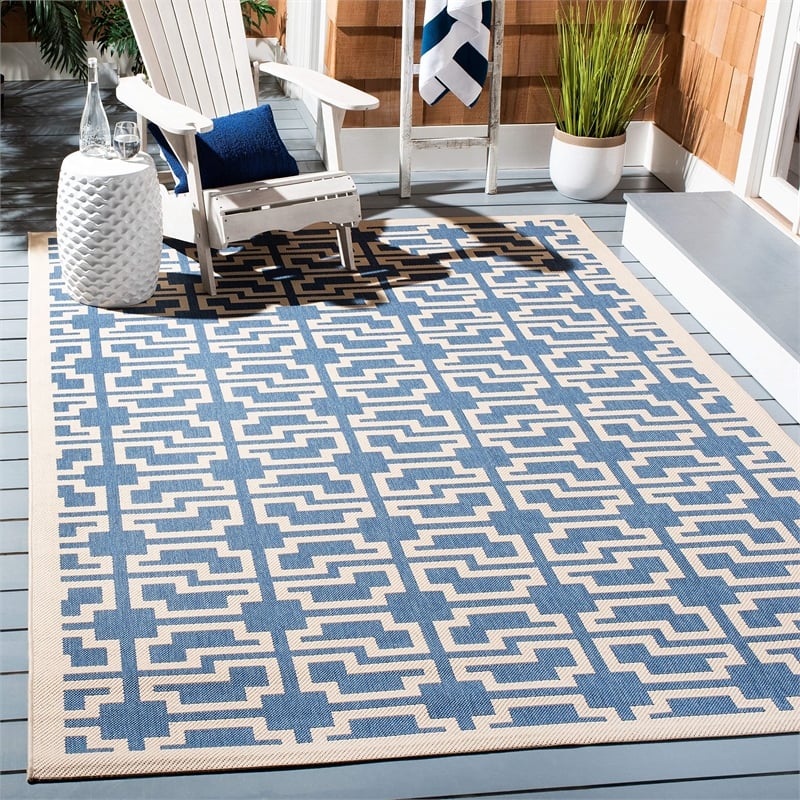 Safavieh Courtyard 7'10