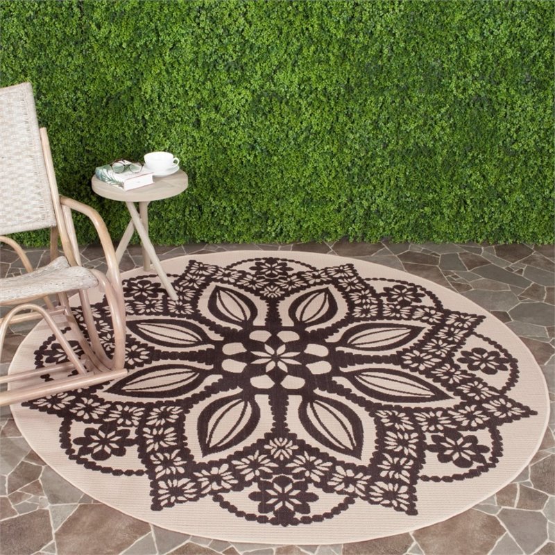 Safavieh Courtyard 4' X 5'7
