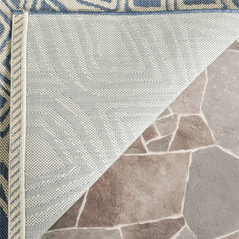 Safavieh Courtyard 2' X 3'7