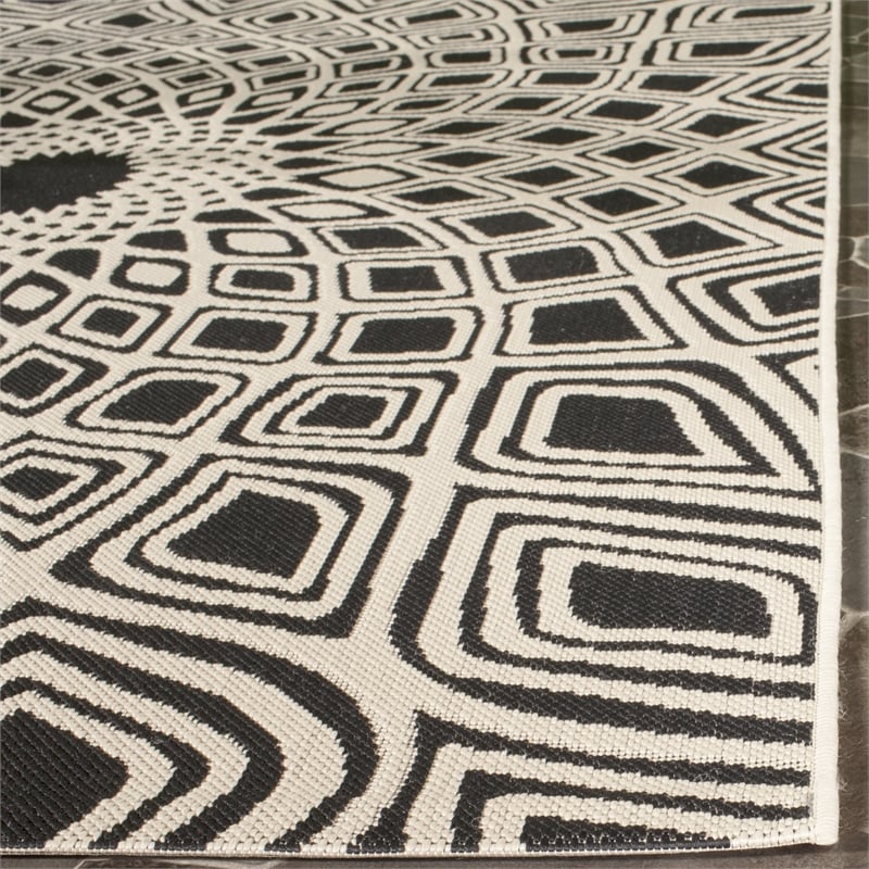 Safavieh Courtyard 6'7