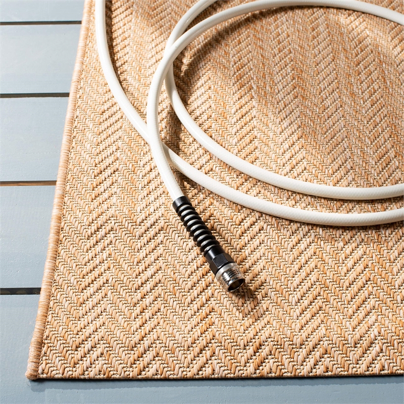 Safavieh Courtyard 6'7