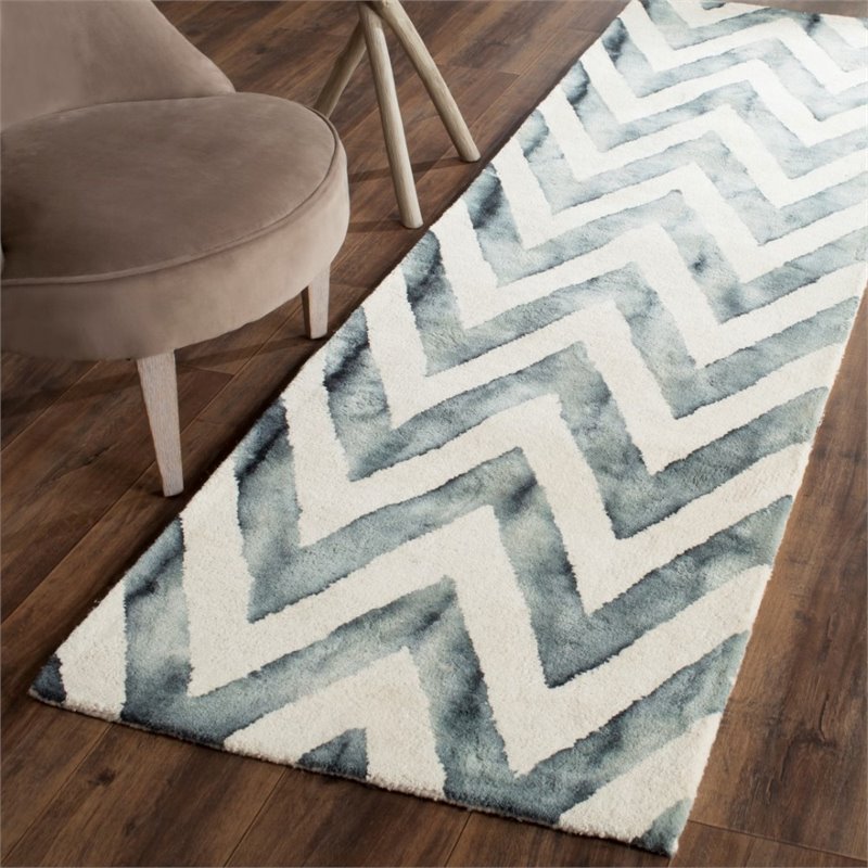 Safavieh Dip Dye 7' Round Hand Tufted Wool Rug in Ivory and Gray