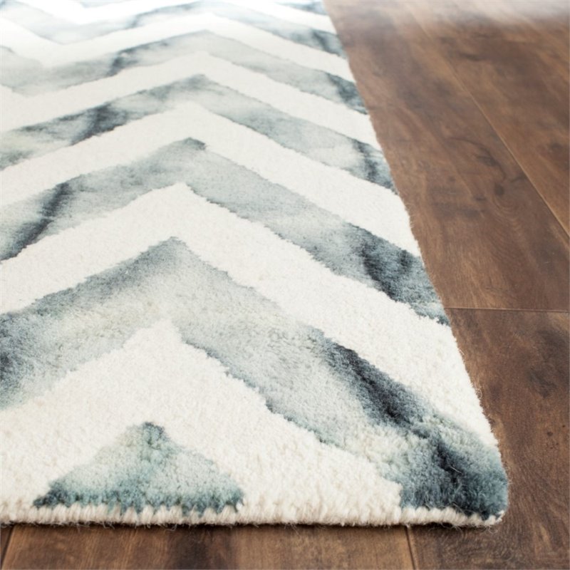 Safavieh Dip Dye 7' Round Hand Tufted Wool Rug in Ivory and Gray