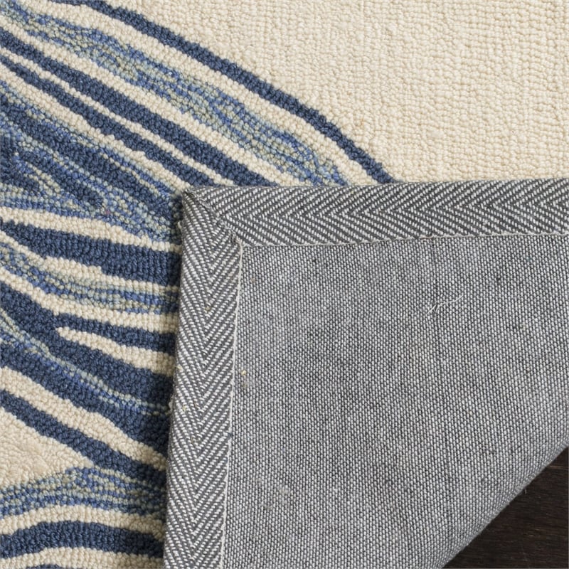 Safavieh Four Seasons 4' X 6' Hand Hooked Polyester Pile Rug in Beige