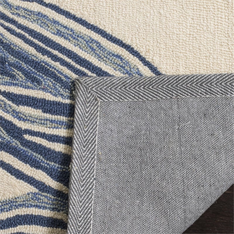 Safavieh Four Seasons 8' X 10' Hand Hooked Polyester Pile Rug in Beige
