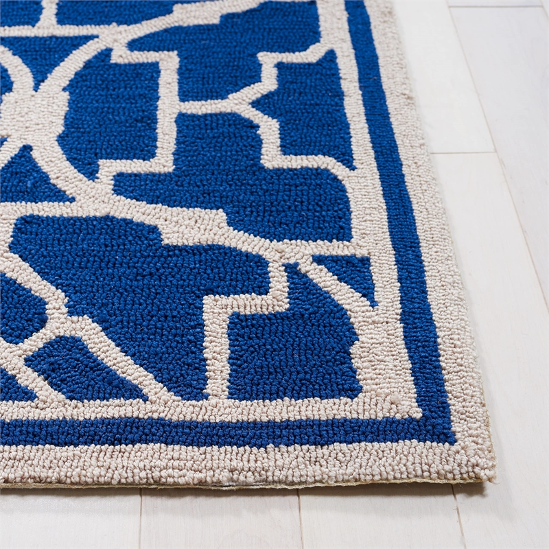 Safavieh Four Seasons 5' X 7' Hand Hooked Rug in Navy and Ivory