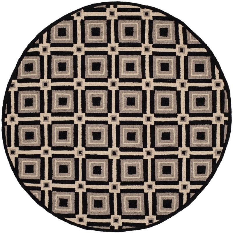 Safavieh Four Seasons 4' Round Hand Hooked Rug in Black and Gray