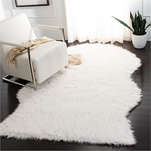 Safavieh Faux Sheep Skin 5' X 7' Power Loomed Acrylic Rug in Ivory