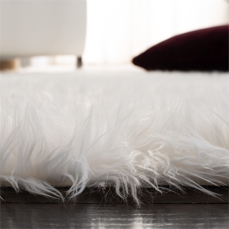 Safavieh Faux Sheep Skin 5' X 7' Power Loomed Acrylic Rug in Ivory