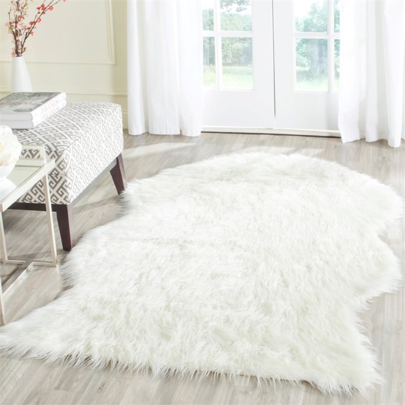 Safavieh Faux Sheep Skin 3' X 5' Power Loomed Acrylic Rug in Ivory