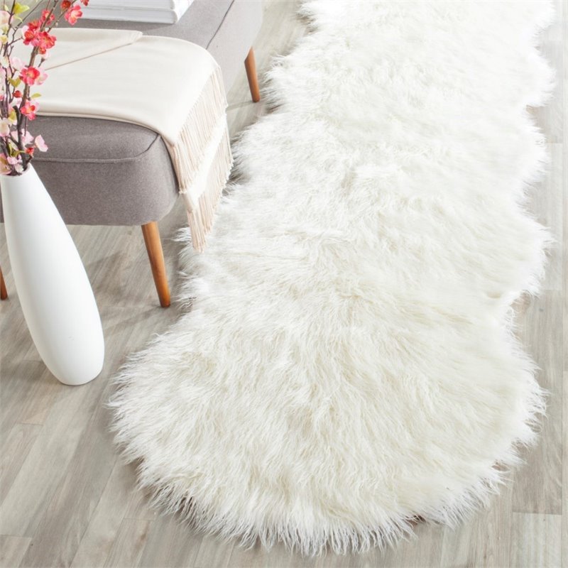 Safavieh Faux Sheep Skin 5' X 8' Power Loomed Acrylic Rug in Ivory