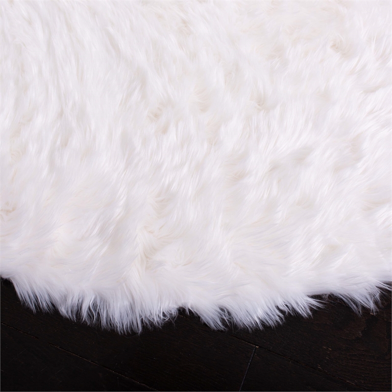 Safavieh Faux Sheep Skin 6' Round Power Loomed Acrylic Rug