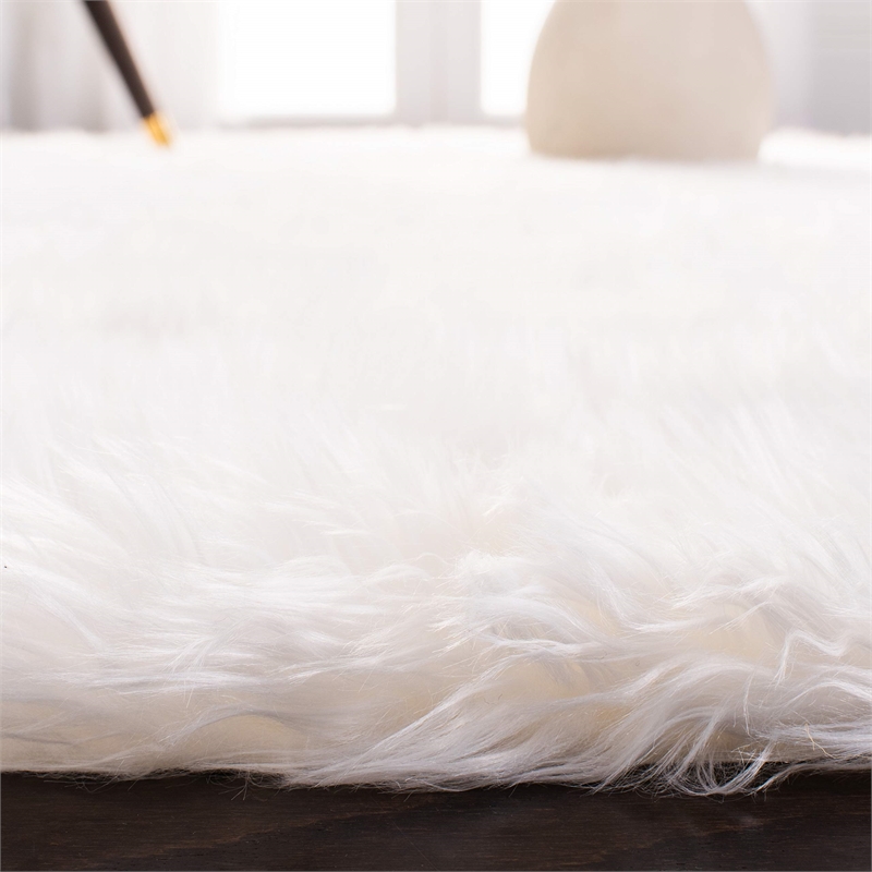 Safavieh Faux Sheep Skin 9' X 12' Power Loomed Acrylic Rug in Ivory