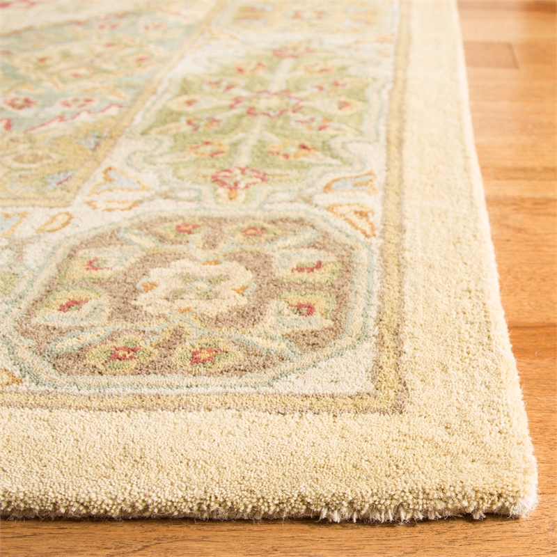 Safavieh Heritage 5' X 8' Hand Tufted Wool Pile Rug in and Ivory