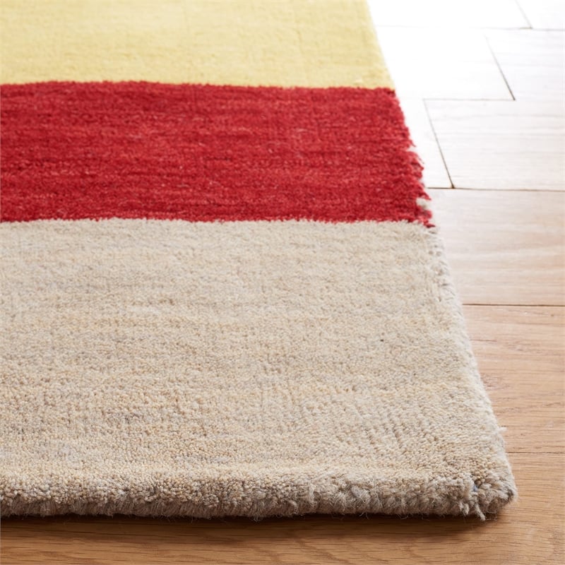 Safavieh Himalaya 6' X 9' Hand Loomed Wool Pile Rug in Yellow