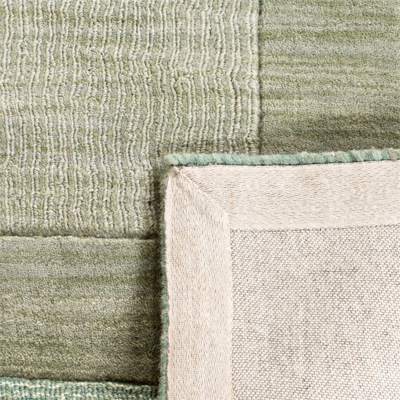Safavieh Impressions 4' X 6' Hand Loomed Wool Rug in Green and Beige