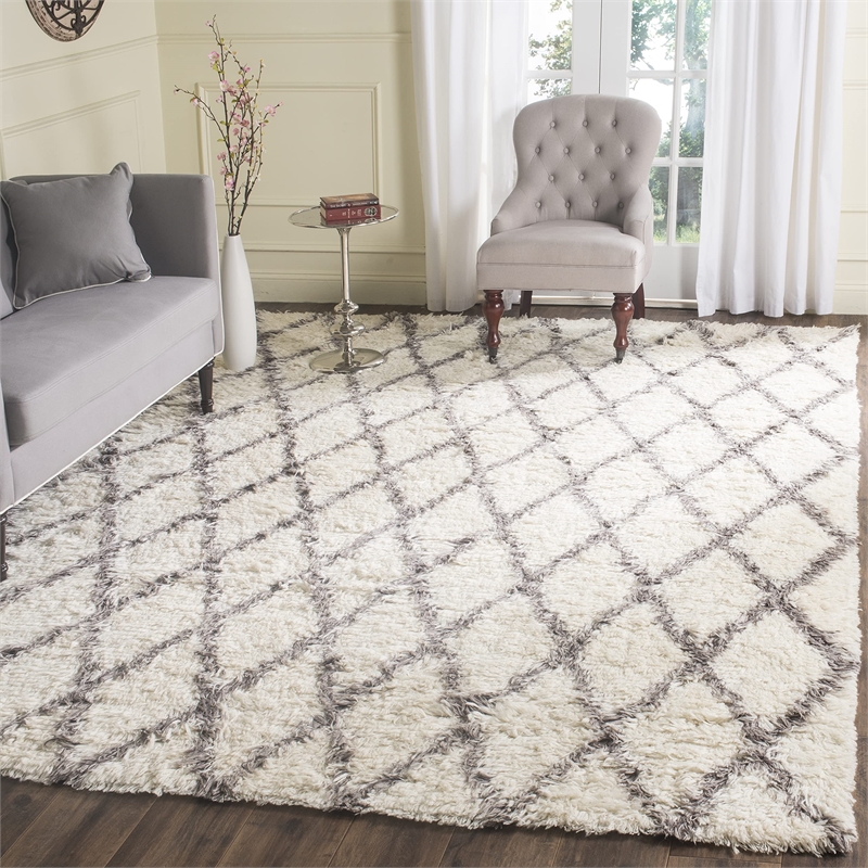 Safavieh Kenya 8' X 10' Hand Knotted Rug in Ivory and Gray
