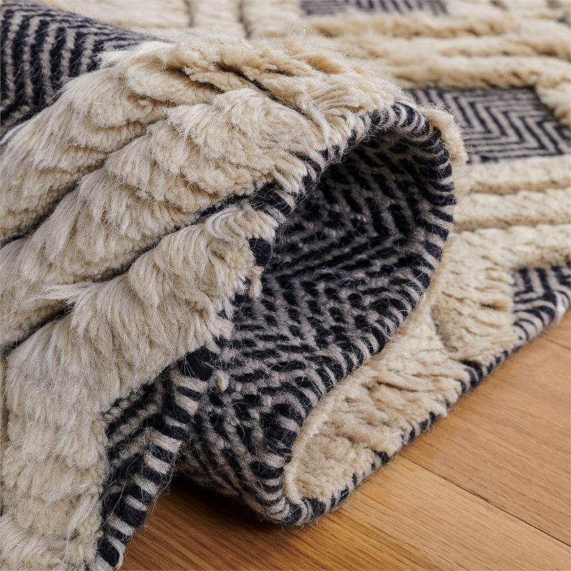 Safavieh Kenya 5' X 8' Hand Knotted Rug in Ivory and Black