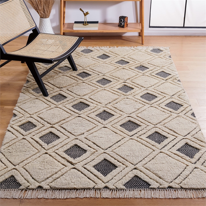 Safavieh Kenya 6' X 9' Hand Knotted Rug in Ivory and Black