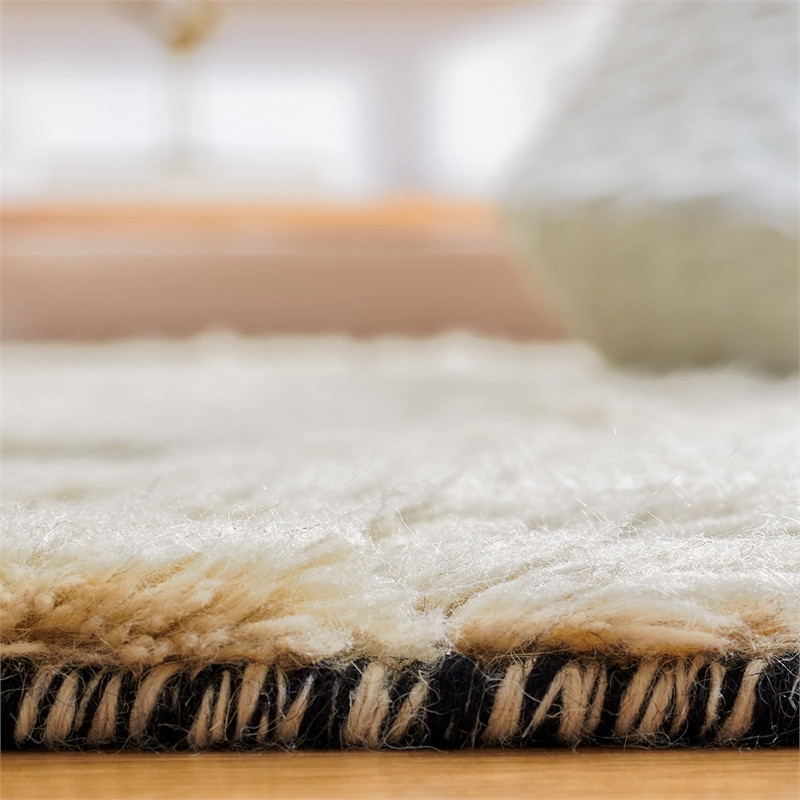 Safavieh Kenya 6' X 9' Hand Knotted Rug in Ivory and Black