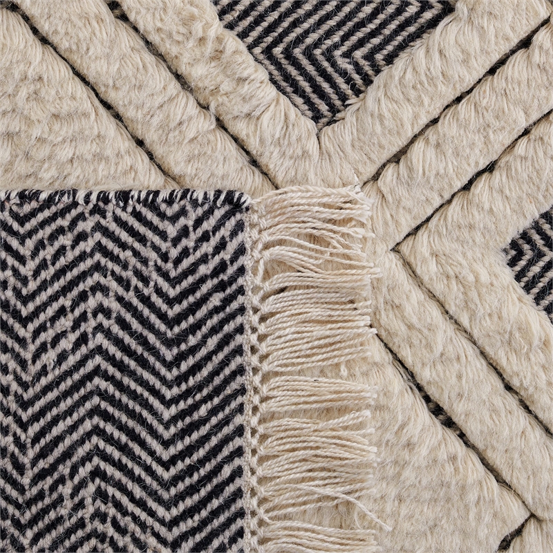 Safavieh Kenya 8' X 10' Hand Knotted Rug in Ivory and Black