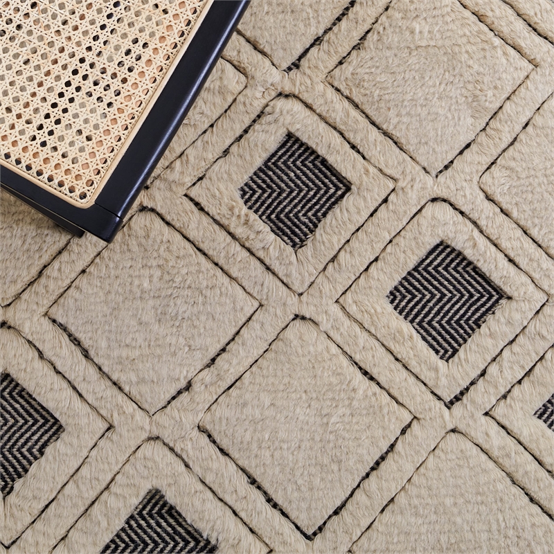 Safavieh Kenya 8' X 10' Hand Knotted Rug in Ivory and Black