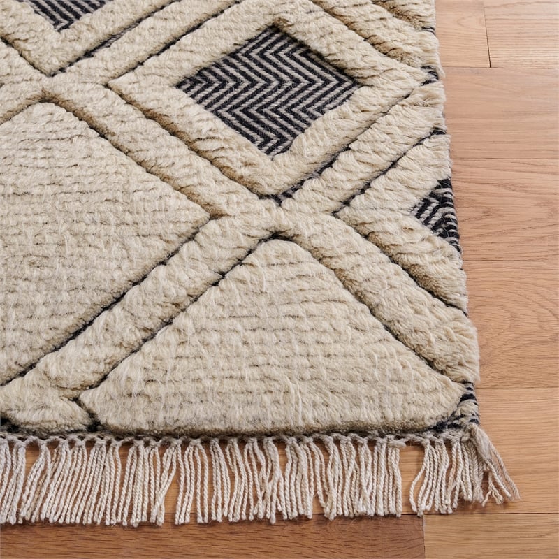 Safavieh Kenya 9' X 12' Hand Knotted Rug in Ivory and Black
