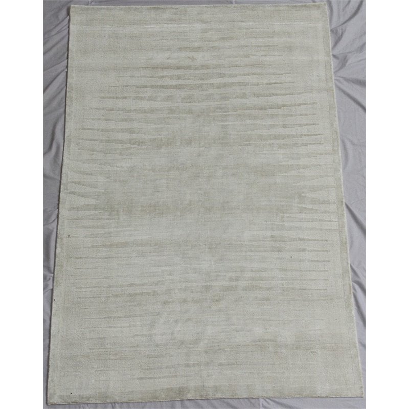 Safavieh Mirage 6' X 9' Hand Woven Viscose and Cotton Rug in Silver