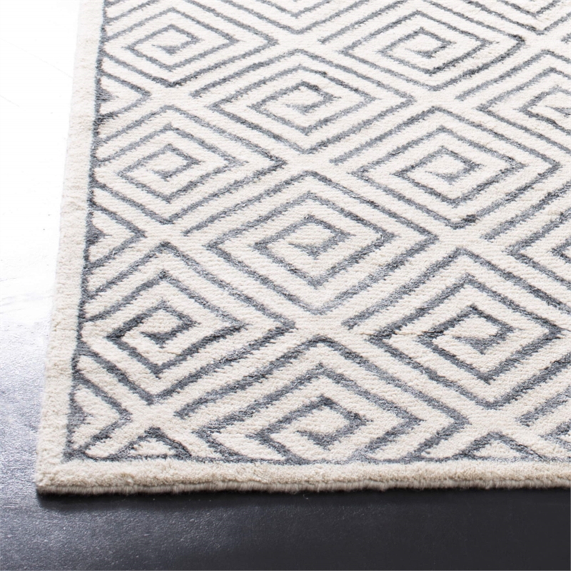 Safavieh Mosaic 6' X 9' Hand Knotted Rug in Beige and Gray
