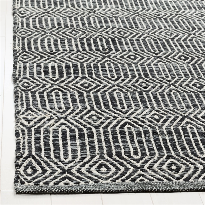 Safavieh Montauk 4' X 6' Hand Woven Cotton Rug in Ivory and Dark Gray
