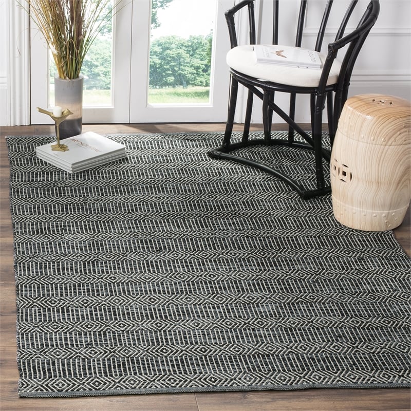Safavieh Montauk 5' X 7' Hand Woven Cotton Rug in Ivory and Dark Gray
