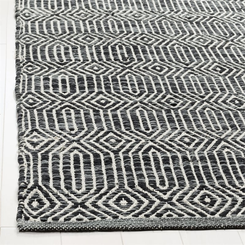 Safavieh Montauk 5' X 7' Hand Woven Cotton Rug in Ivory and Dark Gray