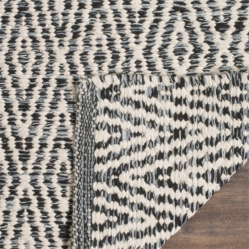Safavieh Montauk 4' X 6' Hand Woven Cotton Rug in Ivory and Dark Gray