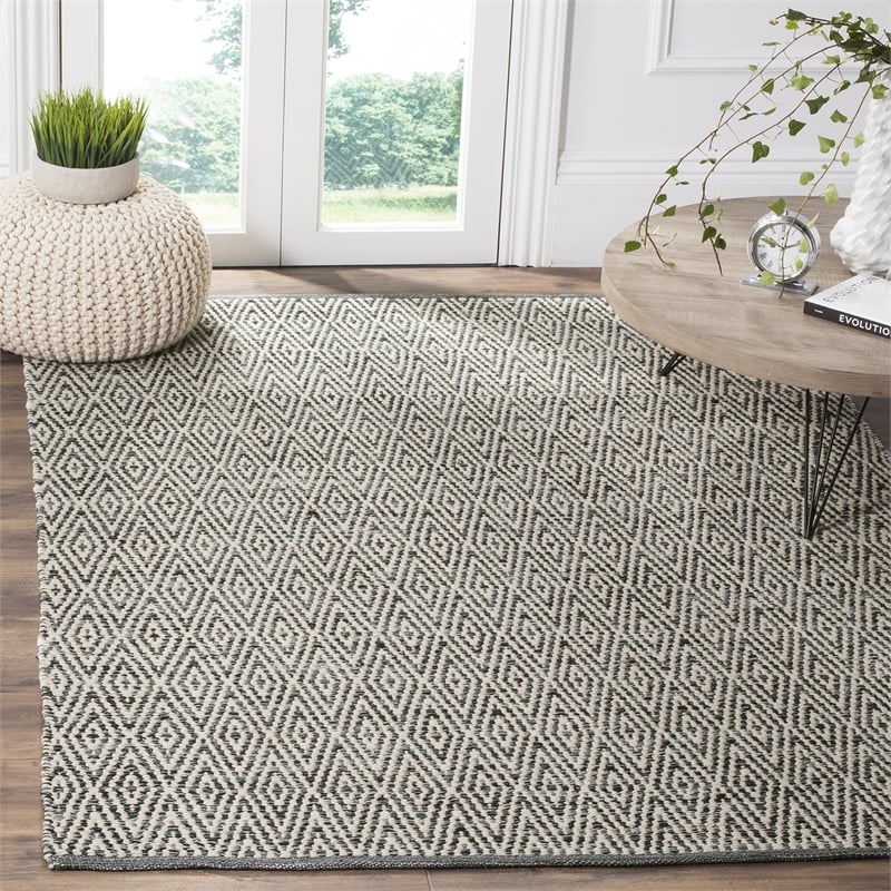 Safavieh Montauk 4' X 6' Hand Woven Cotton Rug in Ivory and Dark Gray