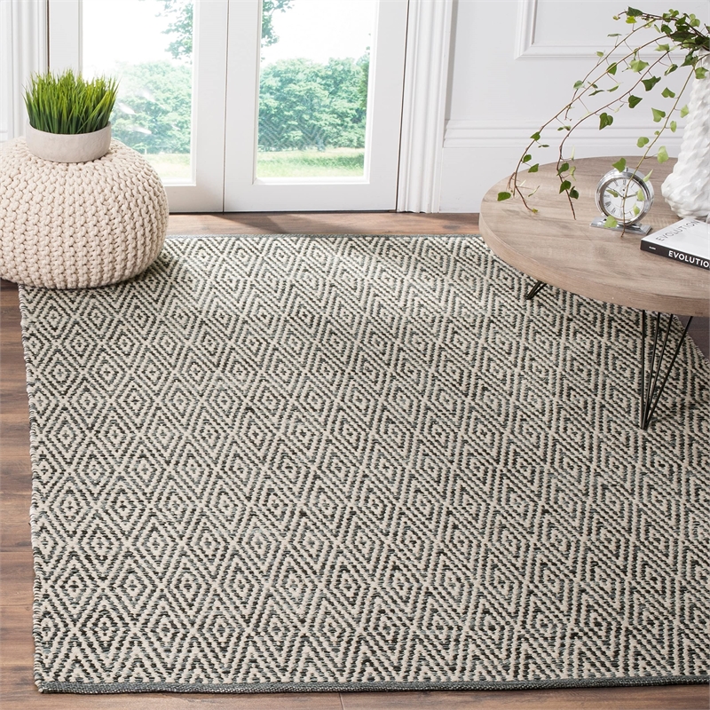 Safavieh Montauk 8' X 10' Hand Woven Cotton Rug in Ivory and Dark Gray