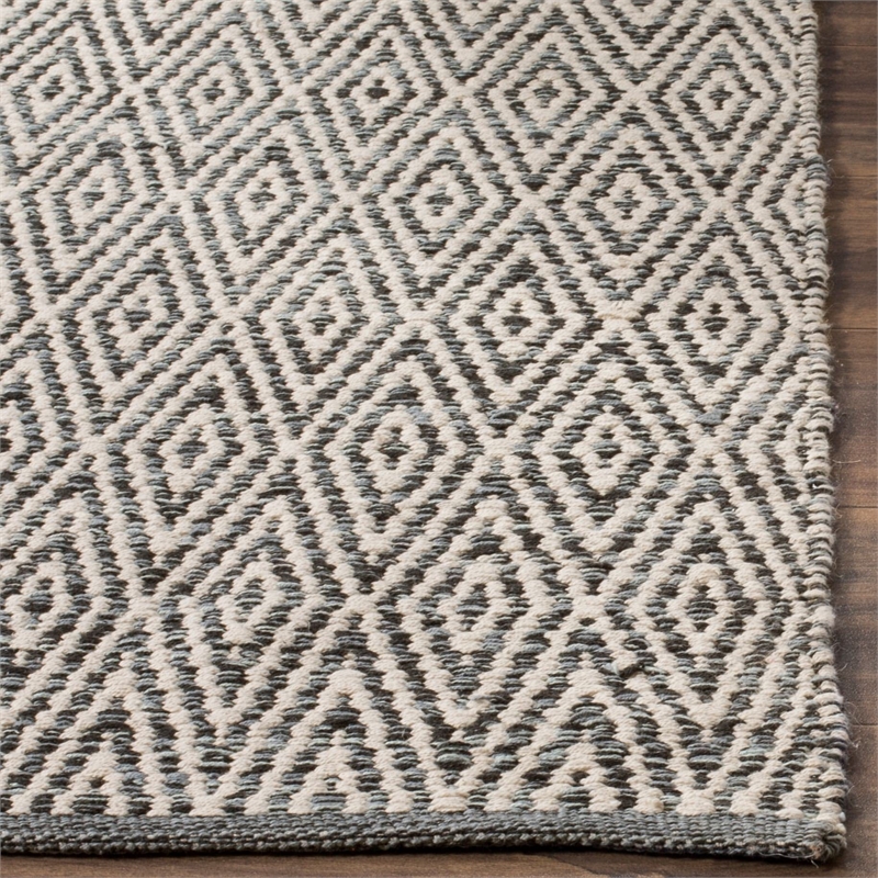 Safavieh Montauk 8' X 10' Hand Woven Cotton Rug in Ivory and Dark Gray