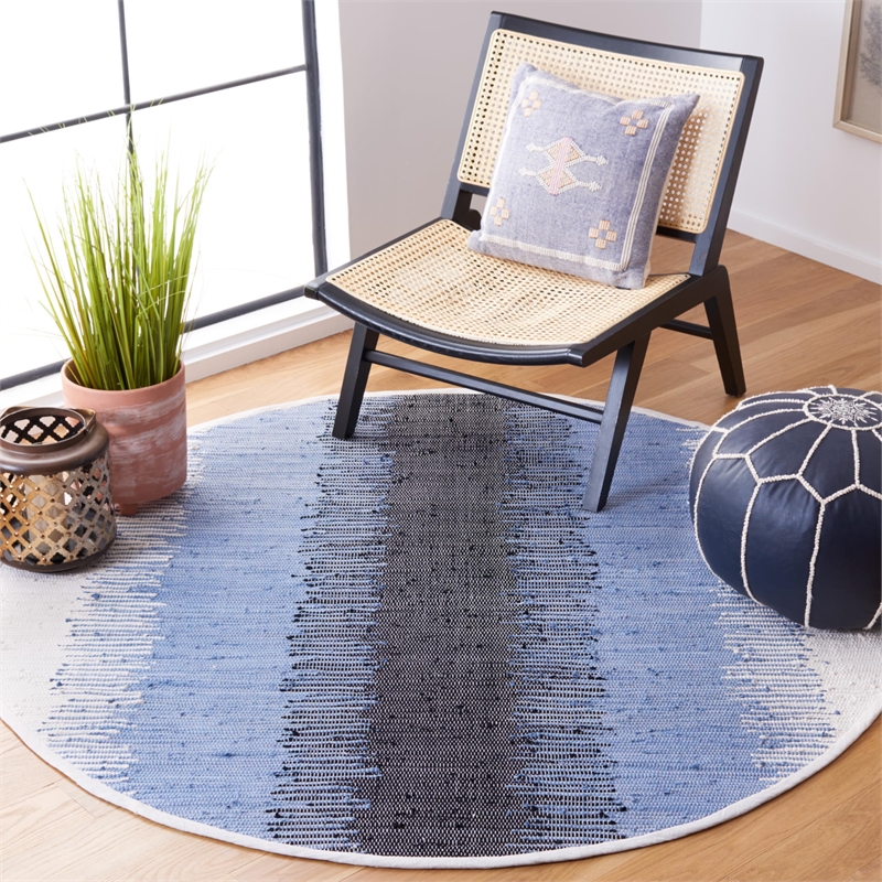 Safavieh Montauk 4' Round Hand Woven Cotton Rug in Gray and Black
