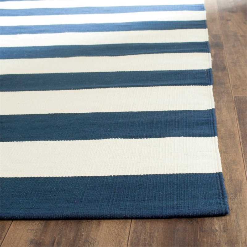 Safavieh Montauk 6' X 9' Hand Woven Cotton Pile Rug in Navy and Ivory