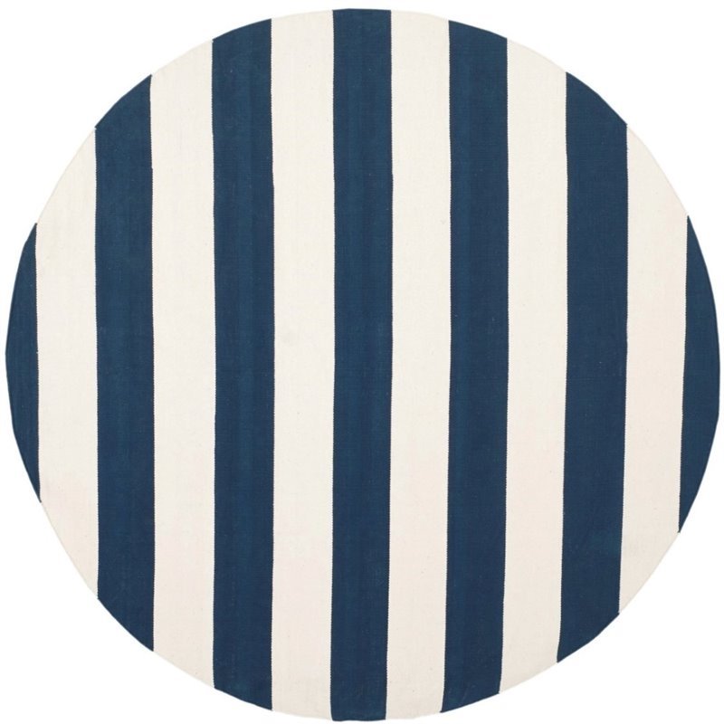 Safavieh Montauk 6' Round Hand Woven Cotton Rug in Navy and Ivory