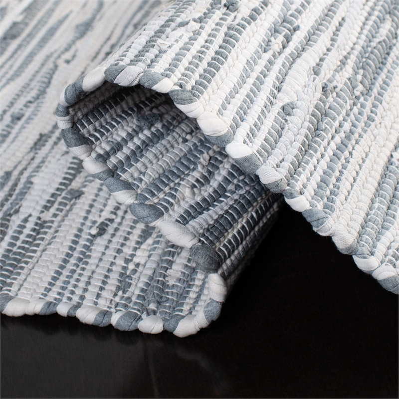 Safavieh Montauk 4' Round Hand Woven Cotton Pile Rug in Silver