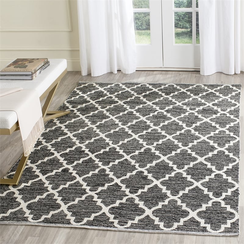 Safavieh Montauk 5' X 7' Hand Woven Cotton Pile Rug in Black and Ivory