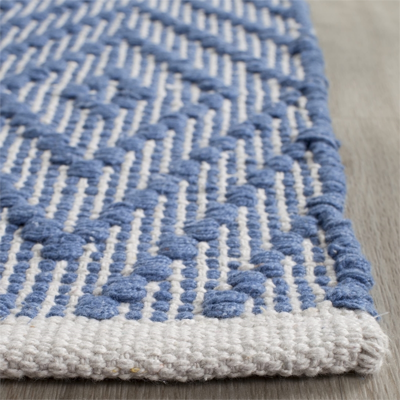Safavieh Montauk 5' X 7' Hand Woven Cotton Pile Rug in Blue and Ivory