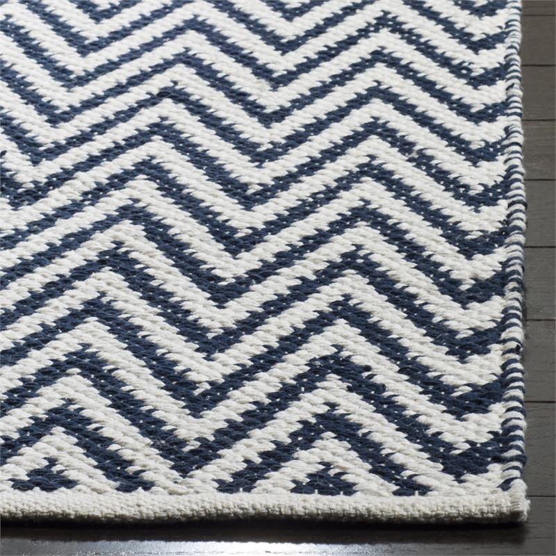 Safavieh Montauk 5' X 8' Hand Woven Cotton Pile Rug in Navy and Ivory