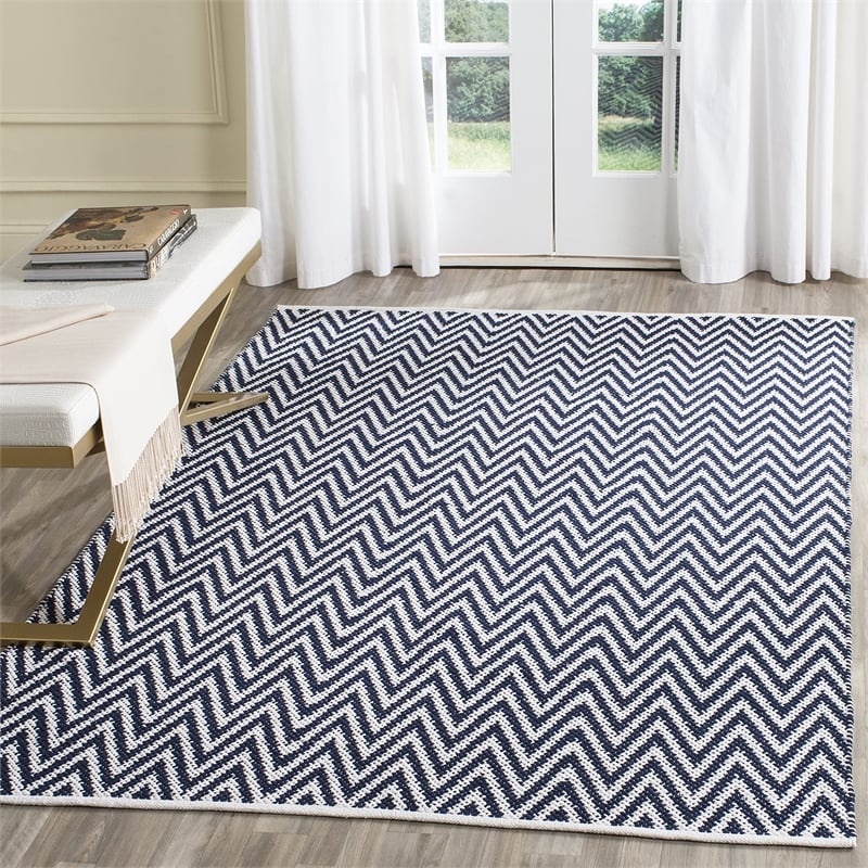 Safavieh Montauk 5' X 7' Hand Woven Cotton Pile Rug in Navy and Ivory
