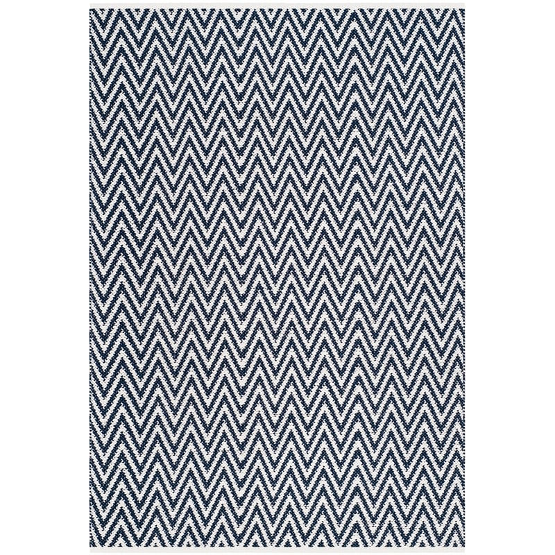 Safavieh Montauk 5' X 7' Hand Woven Cotton Pile Rug in Navy and Ivory
