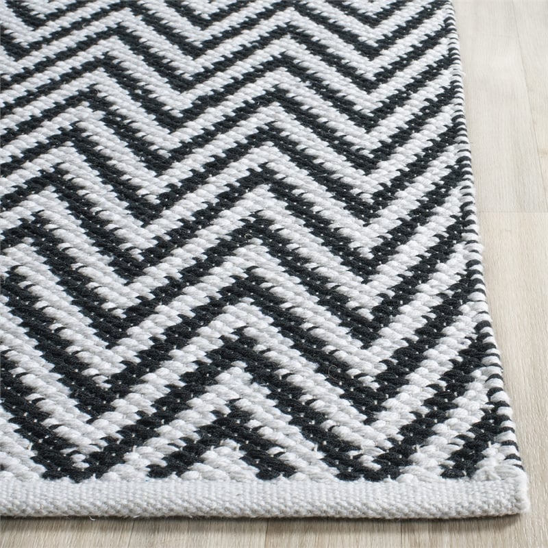 Safavieh Montauk 5' X 7' Hand Woven Cotton Pile Rug in Black and Ivory